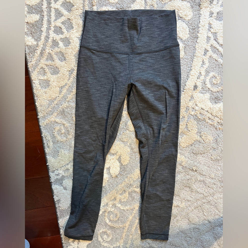 Lululemon Crop leggings. Size 6, great condition